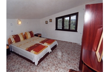 Bulgārija Chata Velika, Eksterjers